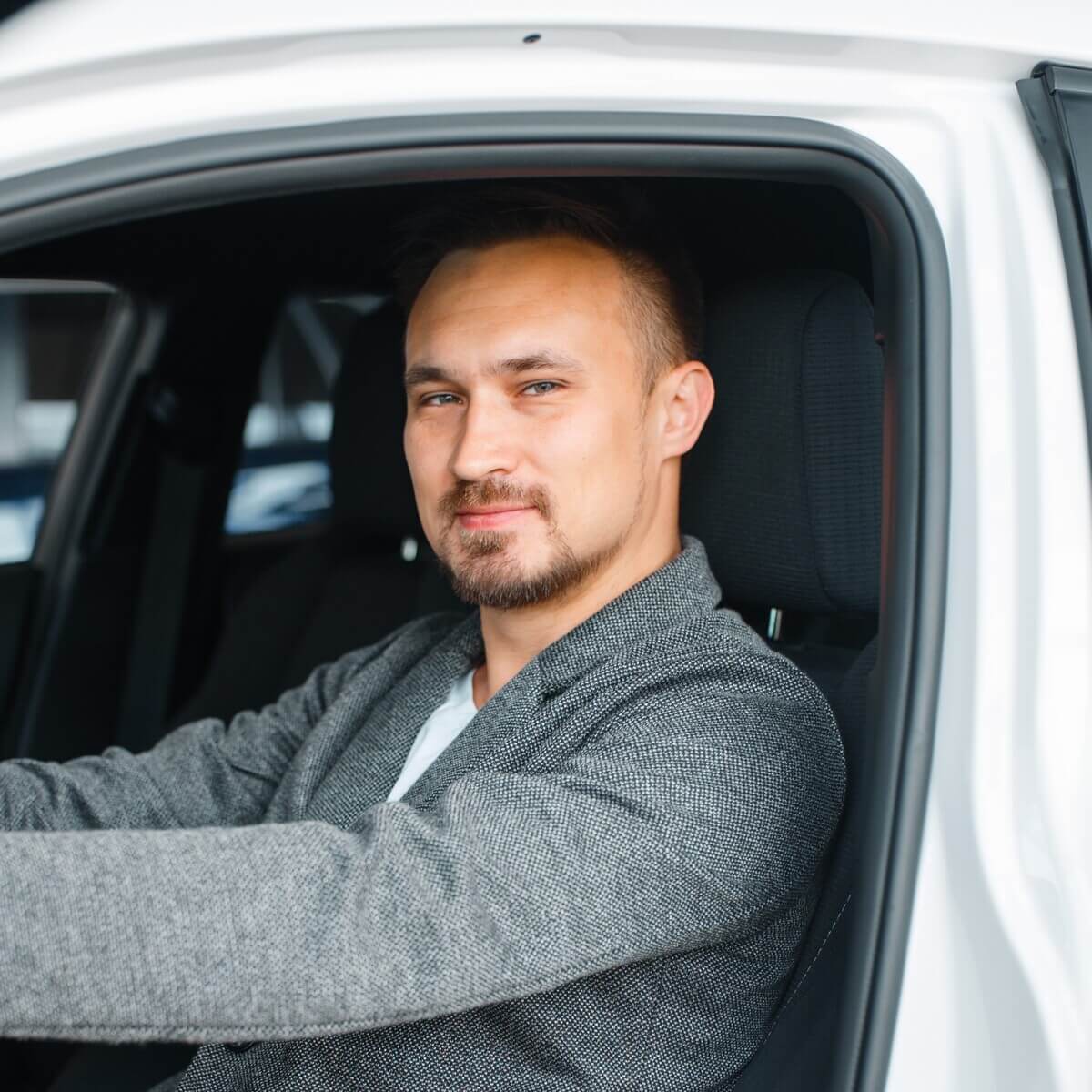 man sitting in new car showroom N4FPK8S safedriver beograd